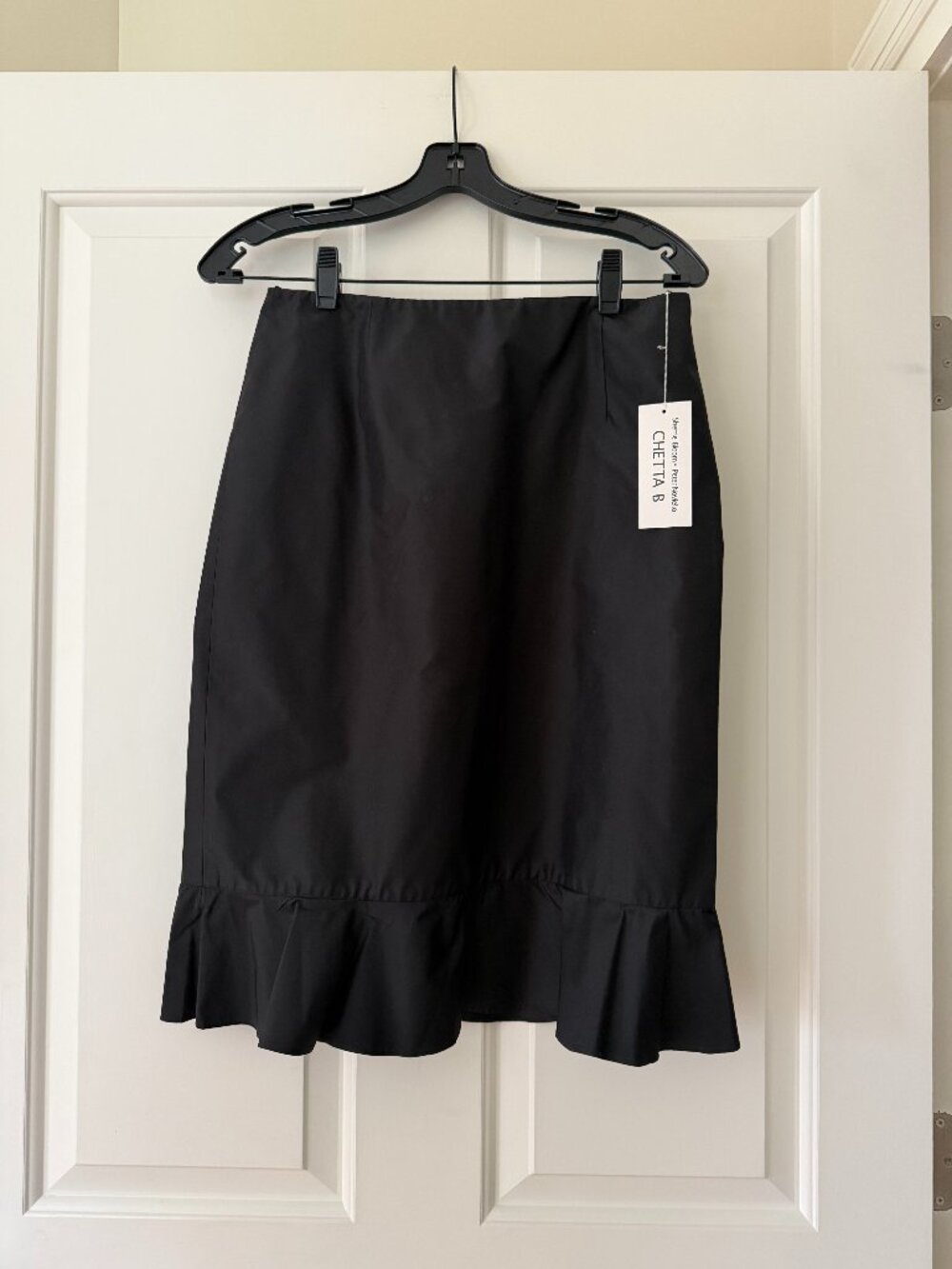 NWT Chetta B Size 6 black 100% silk skirt with ruffle